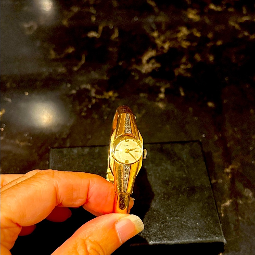 Vintage Elegant 14K Solid Gold Watch